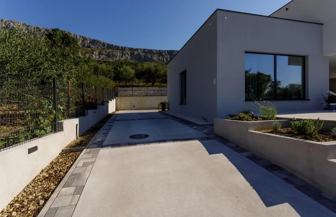 Modern Villa Elia With 40Sqm Heated Pool, 3 Bedrooms, And Split City Views-1