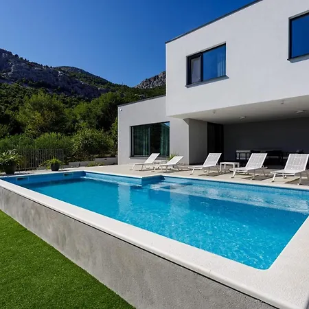 Modern Villa Elia With 40Sqm Heated Pool, 3 Bedrooms, And Split City Views-2